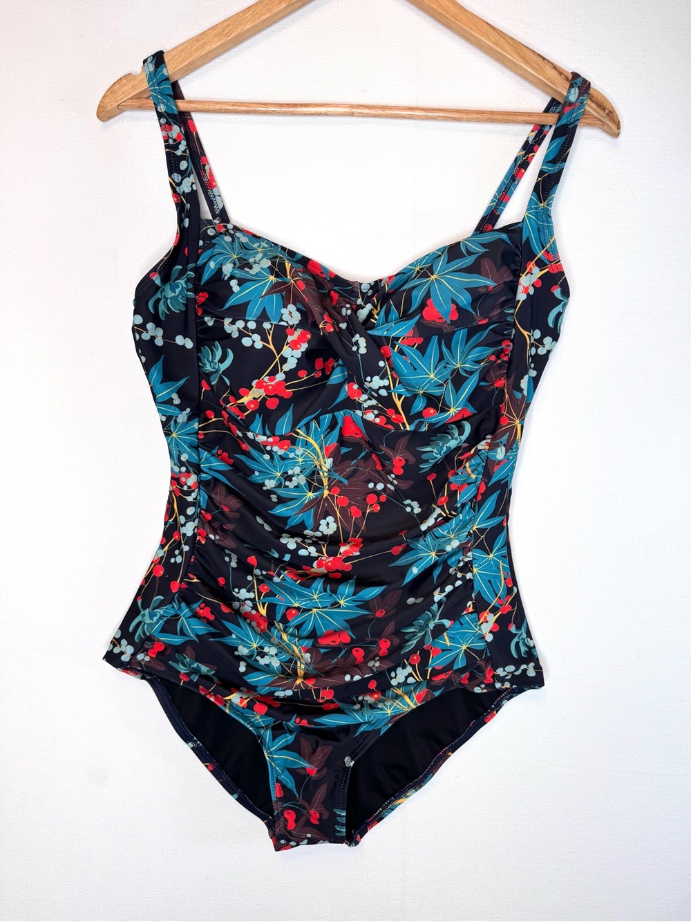 Itzel‎ NWT women’s One Piece Swimsuit size 14 ruched black floral slimming